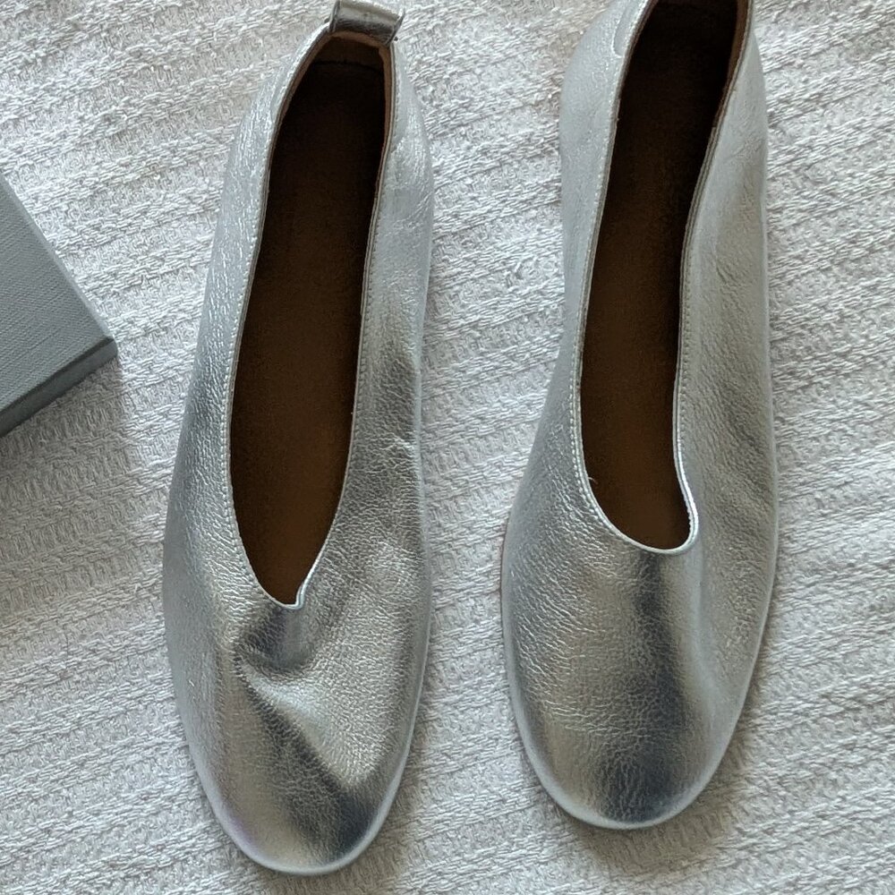 Women's Everlane Day Glove Flats in Silver Size 9.5